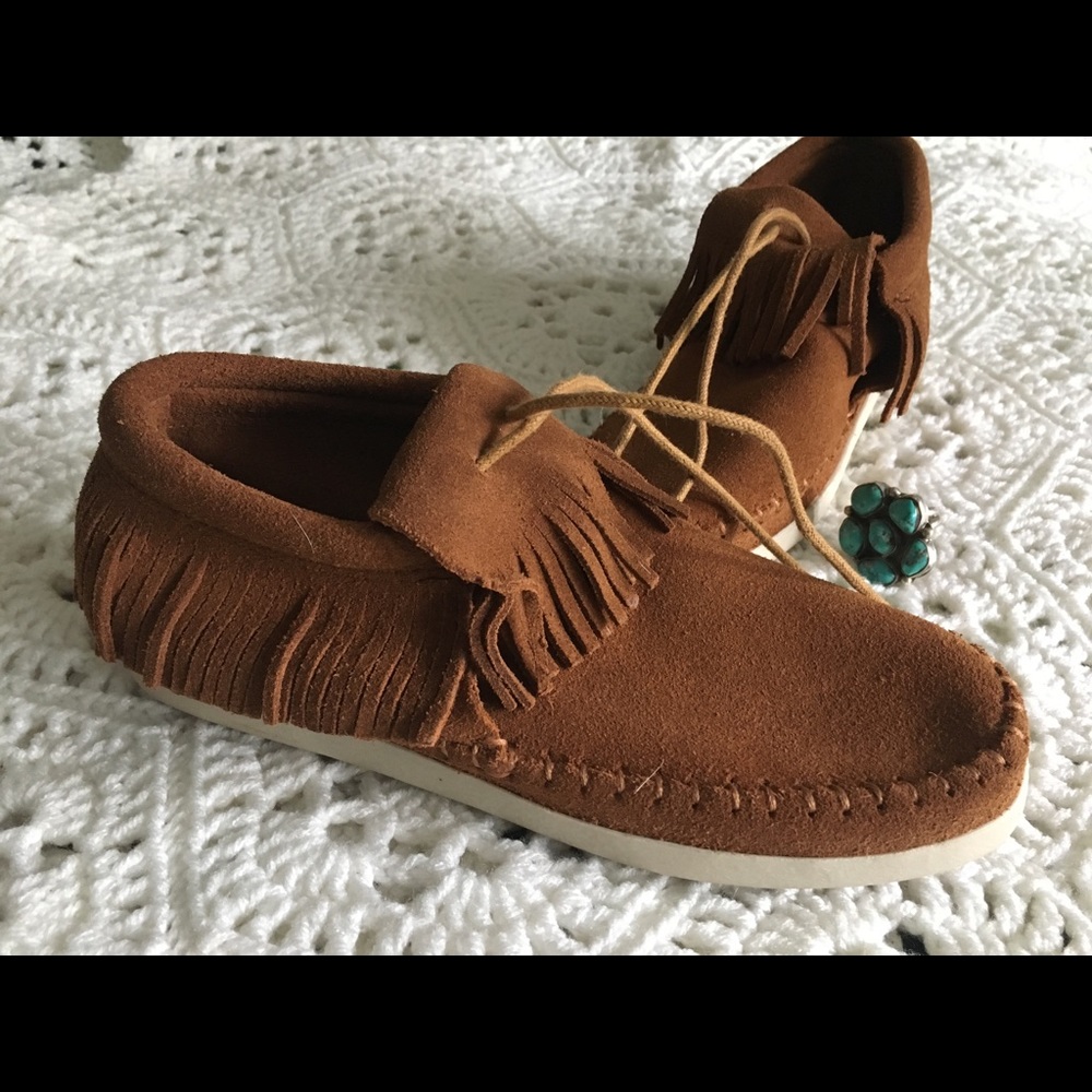 Minnetonka women leather shoes NEVER WORN